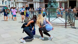Read more about the article CRAZY VENICE. Italy – 4k Walking Tour around the City – Travel Guide. trends, moda #Italy